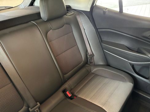 Used 2025 Chevrolet Trax LT FWD image 35