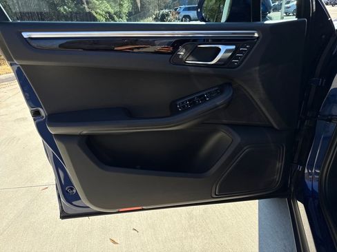 Used 2023 Porsche Macan Turbo image 14