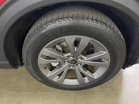 Certified 2021 Ford Explorer XLT w/ Equipment Group 202A AWD/4WD image 11