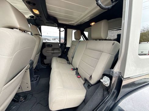 Used 2009 Jeep Wrangler Unlimited Sahara w/ Trailer Tow Group image 27