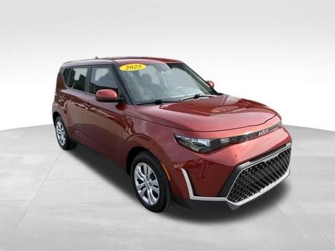 Used 2025 Kia Soul LX FWD image 8