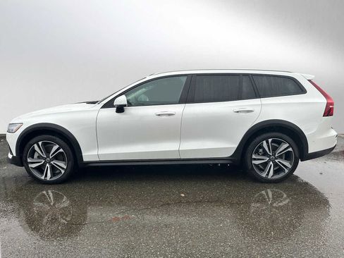 Certified 2025 Volvo V60 B5 Cross Country Plus image 6