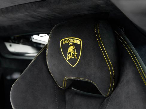 Used 2018 Lamborghini Huracan Performante image 17
