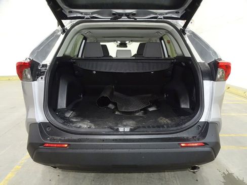 Used 2021 Toyota RAV4 XLE w/ Convenience Package FWD image 14