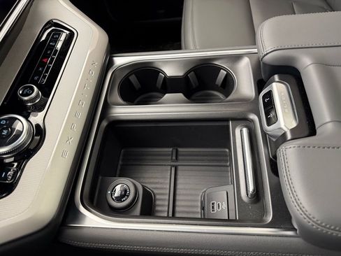 New 2026 Ford Expedition Active image 34