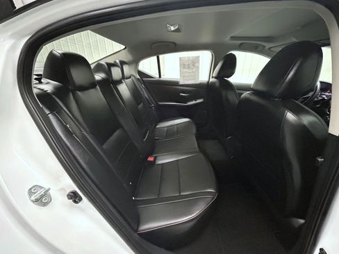 Used 2022 Nissan Sentra SR w/ SR Premium Package image 18