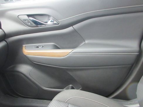 Used 2023 GMC Acadia SLE w/ Driver Convenience Package image 33