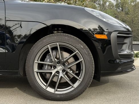 Used 2025 Porsche Macan image 12