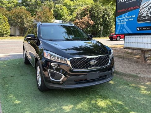 Used 2016 Kia Sorento FWD w/ LX Convenience Package image 2