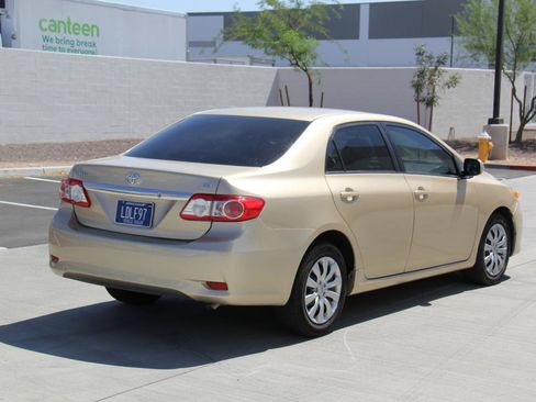 Used 2012 Toyota Corolla LE FWD image 5