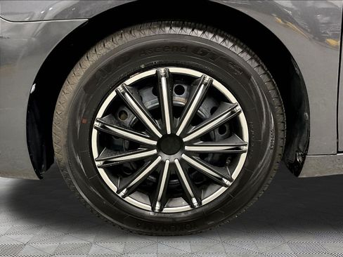 Used 2011 Toyota Camry LE FWD image 33