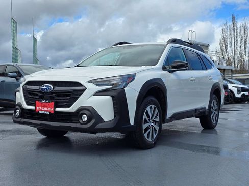 Used 2023 Subaru Outback Premium AWD/4WD image 7