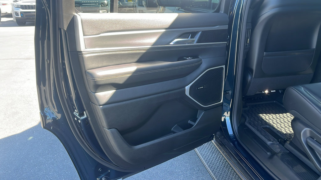 New 2026 Jeep Grand Wagoneer 4WD image 17