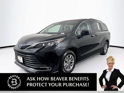 Certified 2024 Toyota Sienna XLE FWD image 1