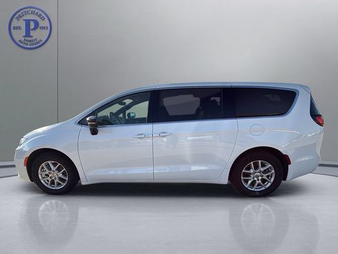 Used 2025 Chrysler Pacifica Select FWD image 4