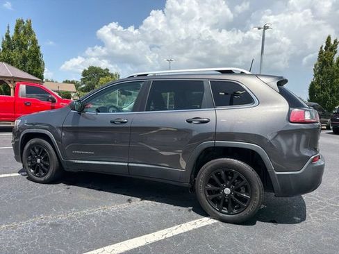 Used 2020 Jeep Cherokee Latitude Plus FWD image 9