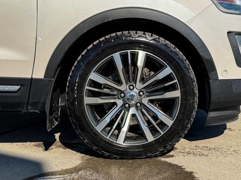 Used 2016 Ford Explorer Platinum image 9