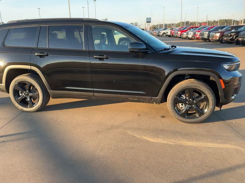New 2025 Jeep Grand Cherokee L Altitude image 2