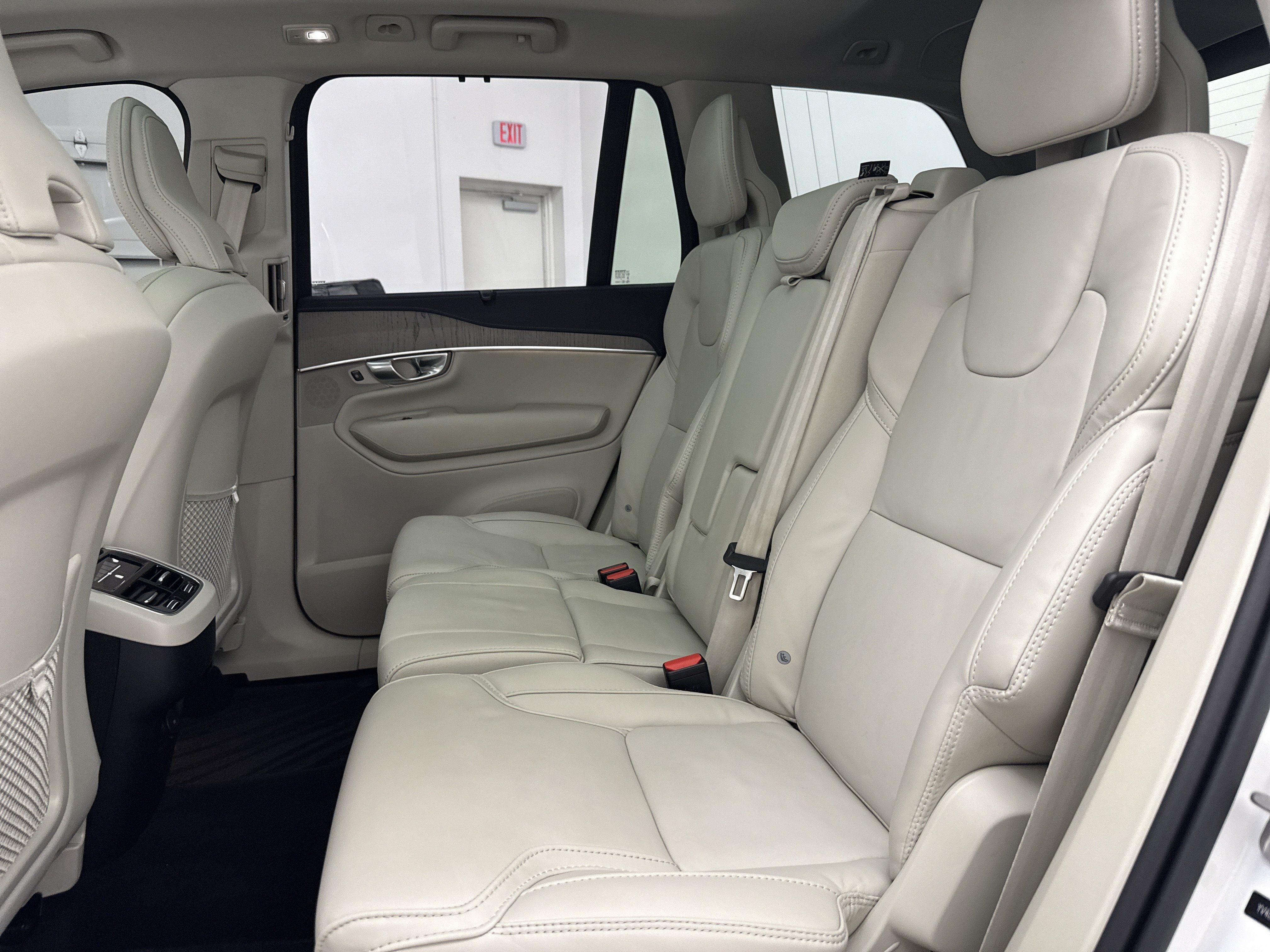 Certified 2024 Volvo XC90 B6 Ultimate w/ Protection Package Premier AWD/4WD image 25