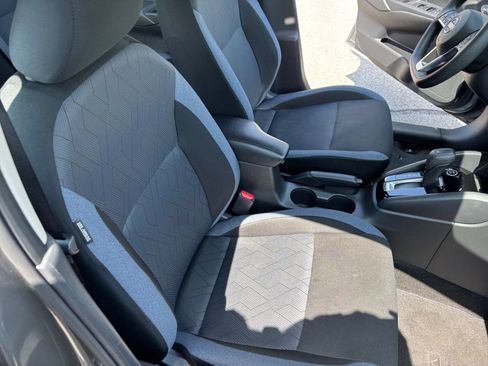 Used 2025 Nissan Versa SV FWD image 33