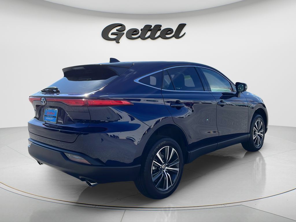 Used 2024 Toyota Venza LE AWD/4WD image 5