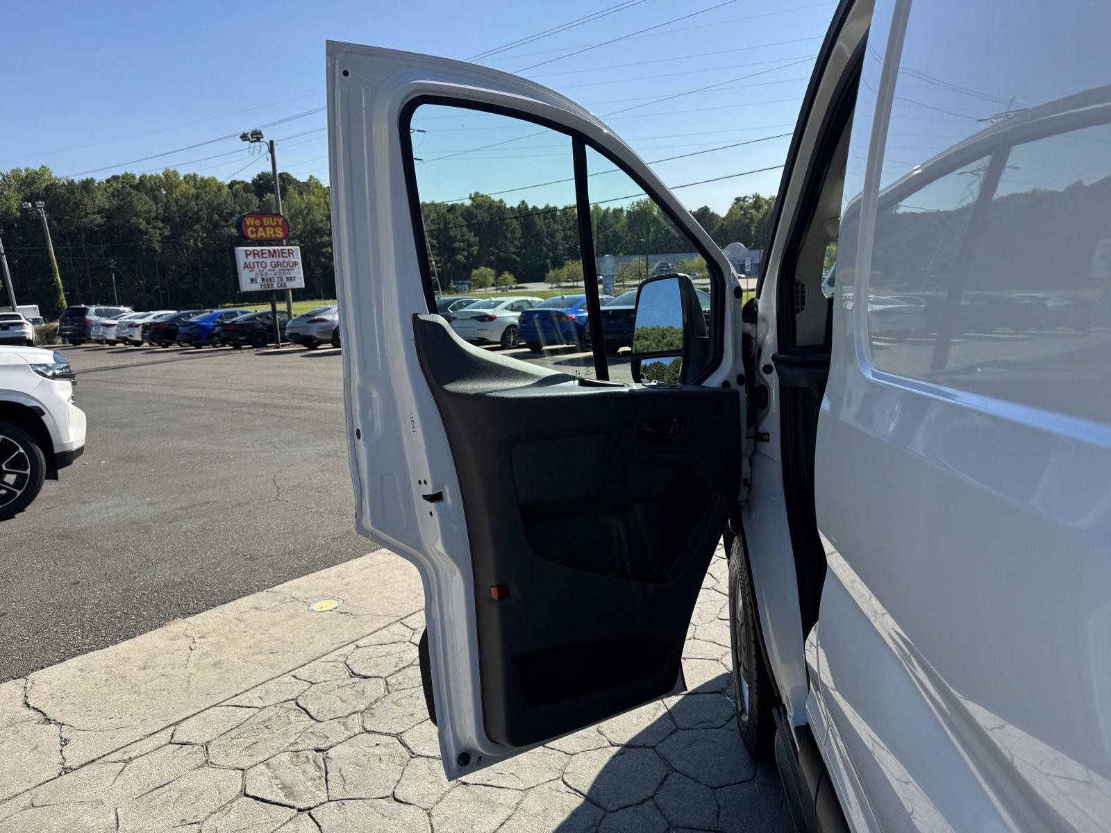 Used 2024 Ford Transit 150 Low Roof RWD image 5