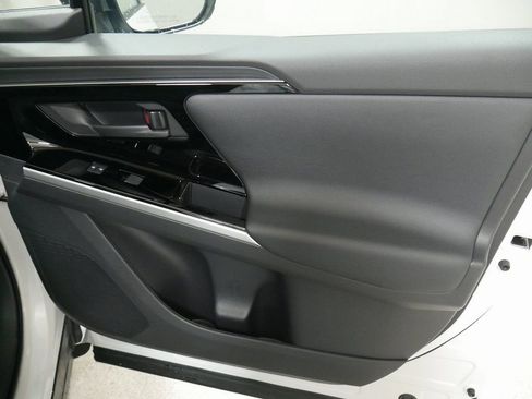 New 2024 Toyota bZ4X Limited image 26