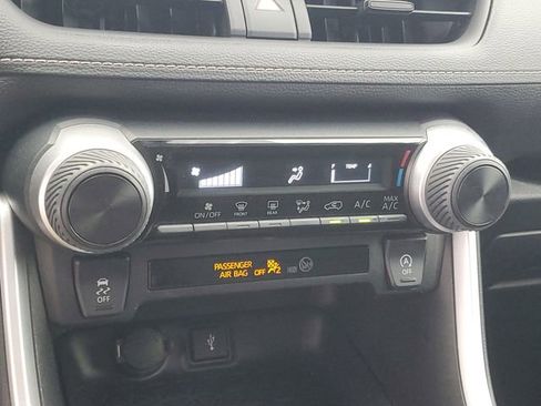 Used 2022 Toyota RAV4 LE image 29