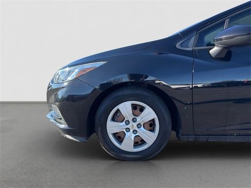 Used 2018 Chevrolet Cruze LS image 20