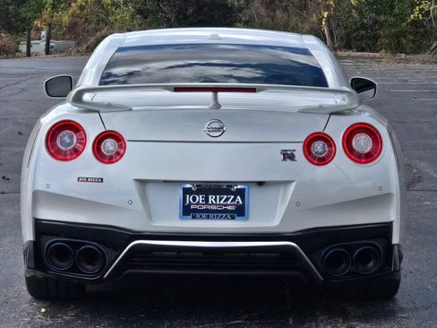 Used 2020 Nissan GT-R Premium image 6