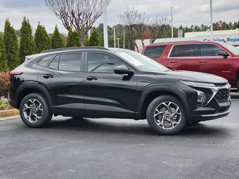 New 2026 Chevrolet Trax LT image 3