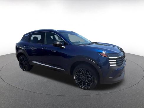 Used 2026 Nissan Kicks SR FWD image 2