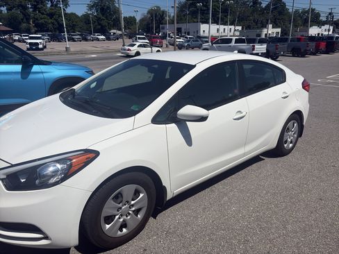 Used 2016 Kia Forte LX FWD image 12