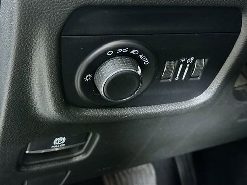 Used 2023 Jeep Grand Cherokee Altitude AWD/4WD image 19