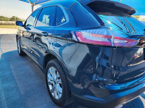 Used 2021 Ford Edge Titanium FWD image 3