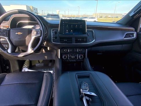 Used 2023 Chevrolet Suburban Premier image 10