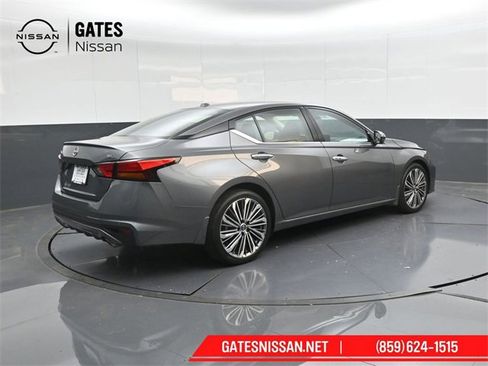 Used 2024 Nissan Altima 2.5 SL image 2