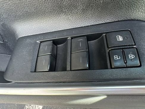 Used 2020 Toyota Highlander LE AWD/4WD image 22