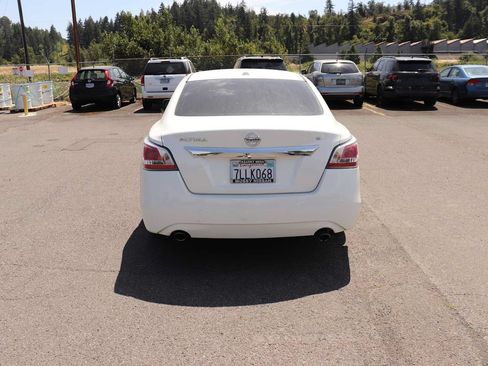 Used 2015 Nissan Altima 2.5 S w/ Power Driver Seat Package FWD image 6