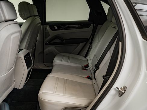 Used 2019 Porsche Cayenne S image 45