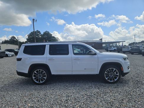 Used 2025 Jeep Wagoneer Series III w/ Premium Group I AWD/4WD image 4