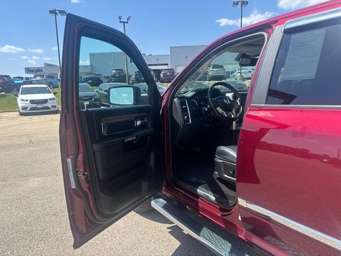 Used 2018 RAM 1500 Laramie w/ Convenience Group AWD/4WD image 10