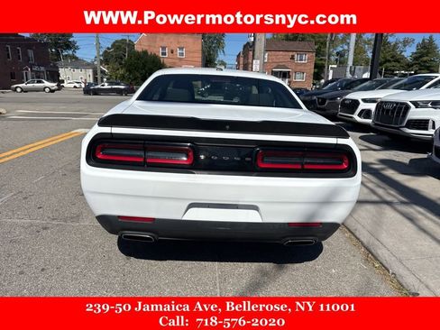 Used 2023 Dodge Challenger SXT image 4