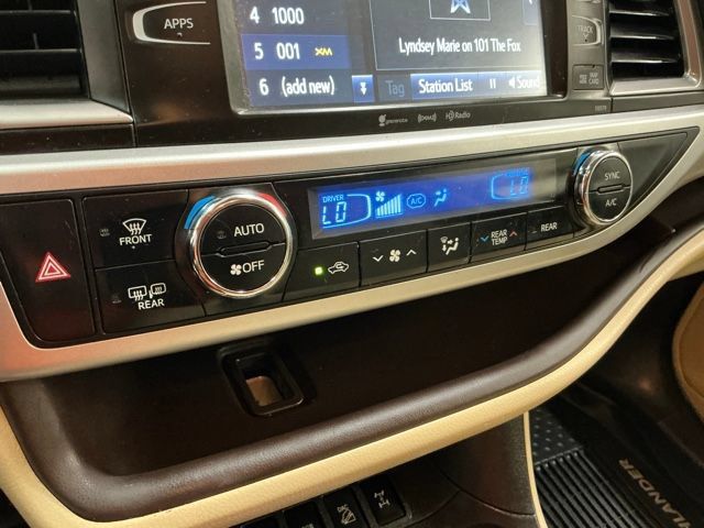 Used 2018 Toyota Highlander XLE AWD/4WD image 23