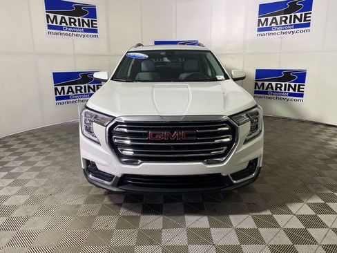 Certified 2024 GMC Terrain SLT w/ Infotainment Package II image 12
