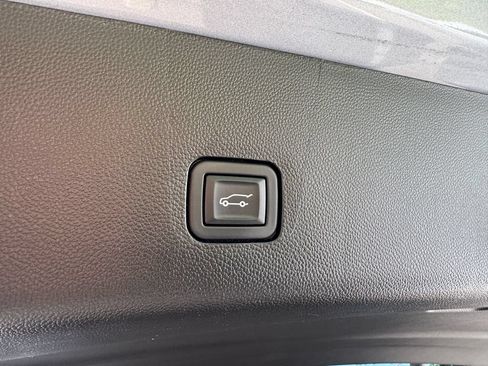 Used 2023 Chevrolet Traverse LT AWD/4WD image 33