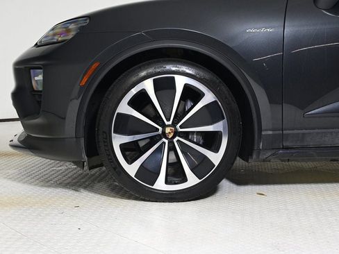 Certified 2025 Porsche Macan Electric image 27