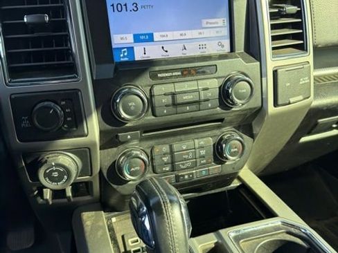 Used 2018 Ford F150 Lariat image 13