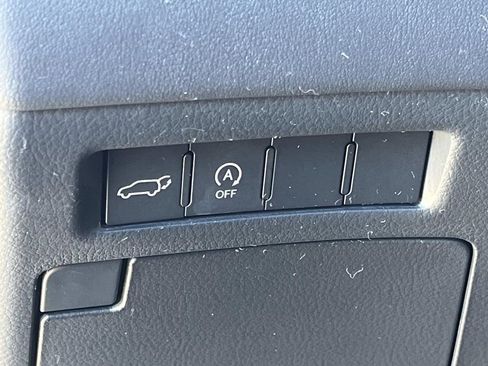 Used 2023 Lexus LX 600 4WD w/ Luxury Package image 33