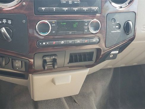 Used 2010 Ford F350 Lariat image 10